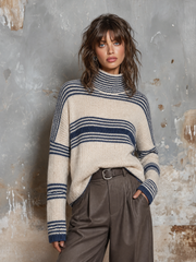 Pull rayé avoine et marine — vue portée en pied, pantalon large marron