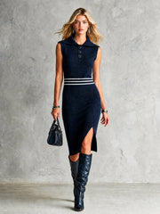 Robe midi marine rayures — vue portée de face, fente latérale, bottes hautes noires