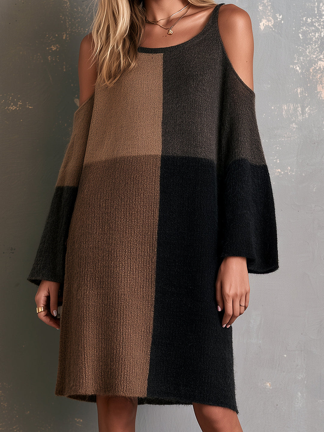 Robe midi noire et brune, vue rapprochée de face