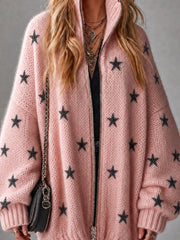 Cardigan rose et noir étoiles — gros plan du haut, du col zippé et des étoiles