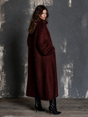 Cardigan long bordeaux zippé — vue portée de dos