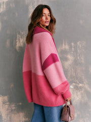 Cardigan rose à blocs de couleur — vue de dos.