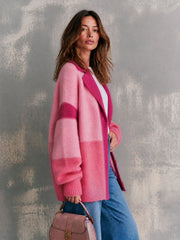 Cardigan rose à blocs de couleur — vue de profil.