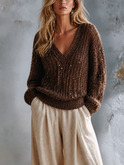 Pull brun grosse maille sequins — vue portée de face, cadrée à la taille, pantalon large crème