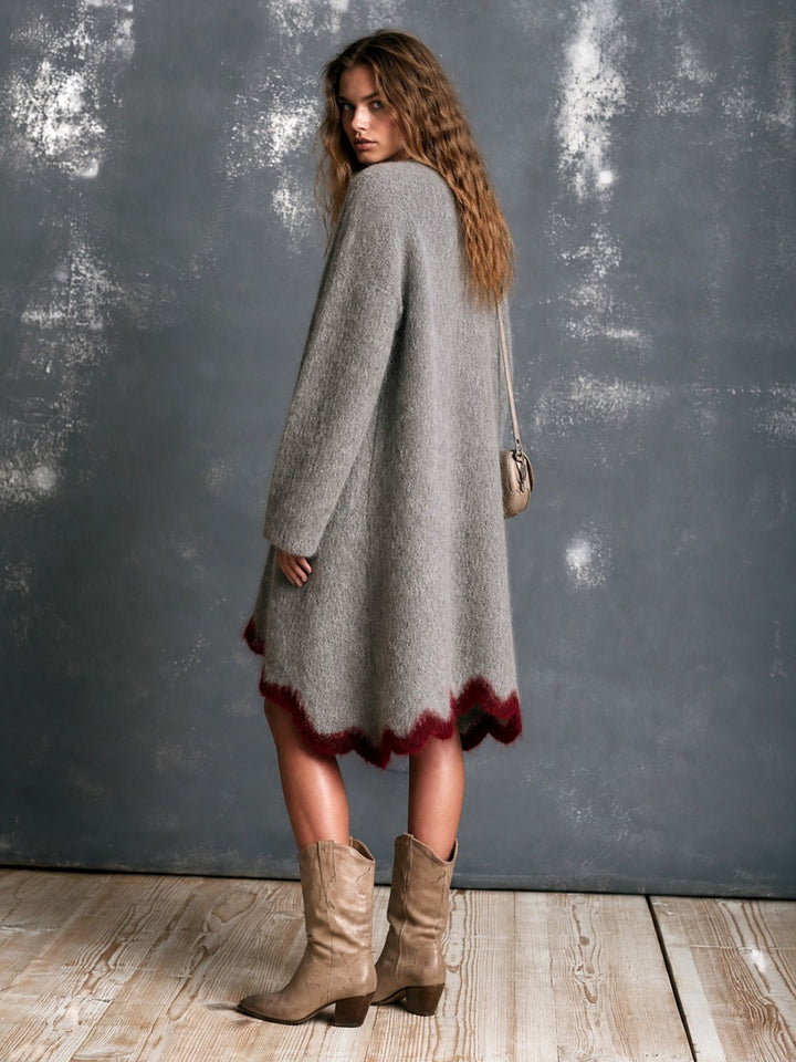 Cardigan gris aux bordures rouges — vue de dos