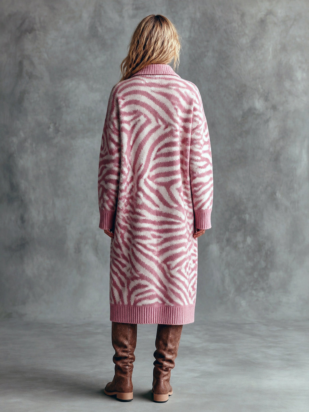 Cardigan long à motif zèbre — vue de dos