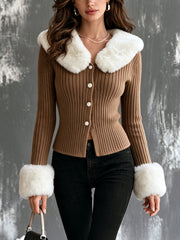 Cardigan brun à col contrastant — vue rapprochée de face.