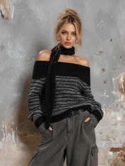 Pull rayé gris et noir à col rabattu — vue de profil. Soniel Paris.