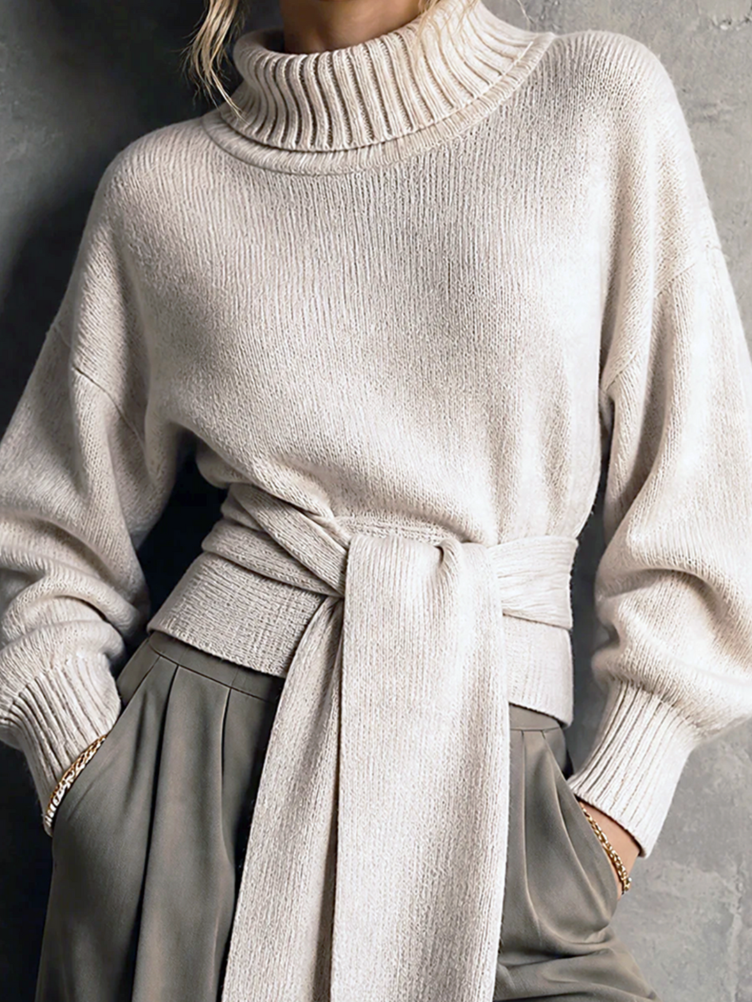 Pull femme ample à col montant, vue détail de la maille