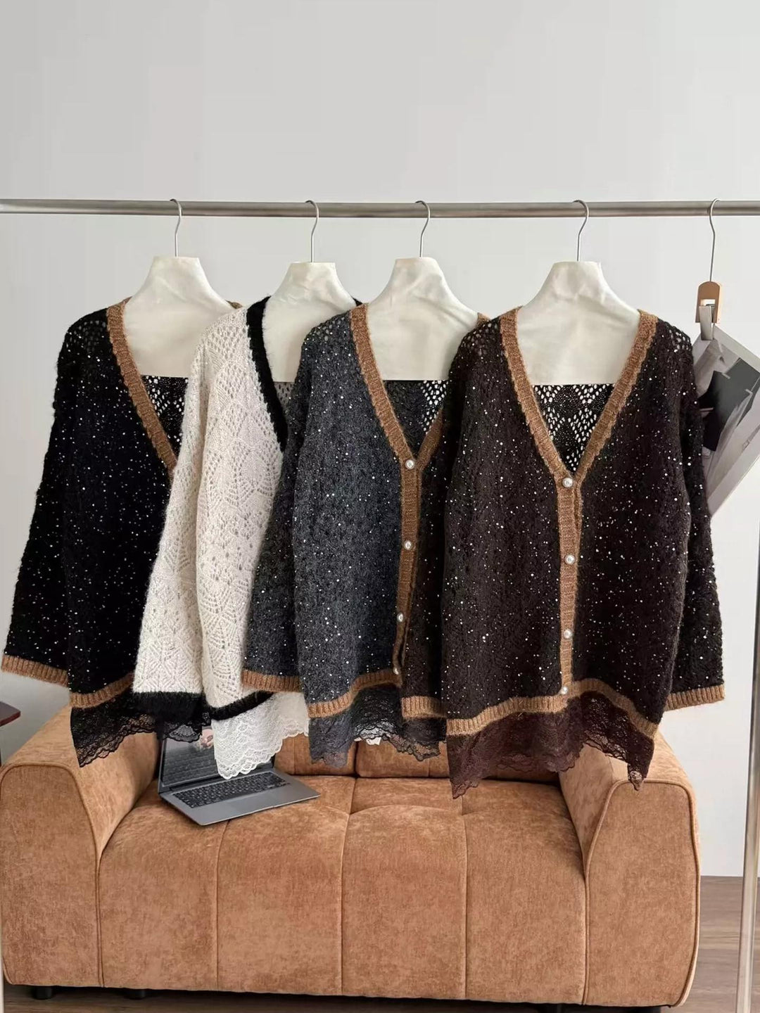 Cardigan fournisseur en quatre coloris, preuve produit