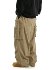 Pantalon cargo ample kaki — vue portée de trois-quarts arrière