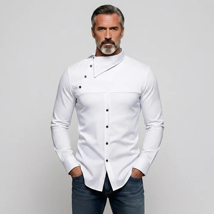 Chemise blanche asymétrique, vue portée de face