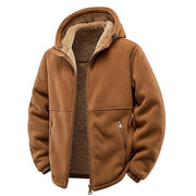 Veste marron à capuche, ouverte de trois quarts avec doublure beige.