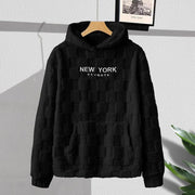 Sweat capuche damier noir — pièce isolée sur cintre, face, inscription « NEW YORK »