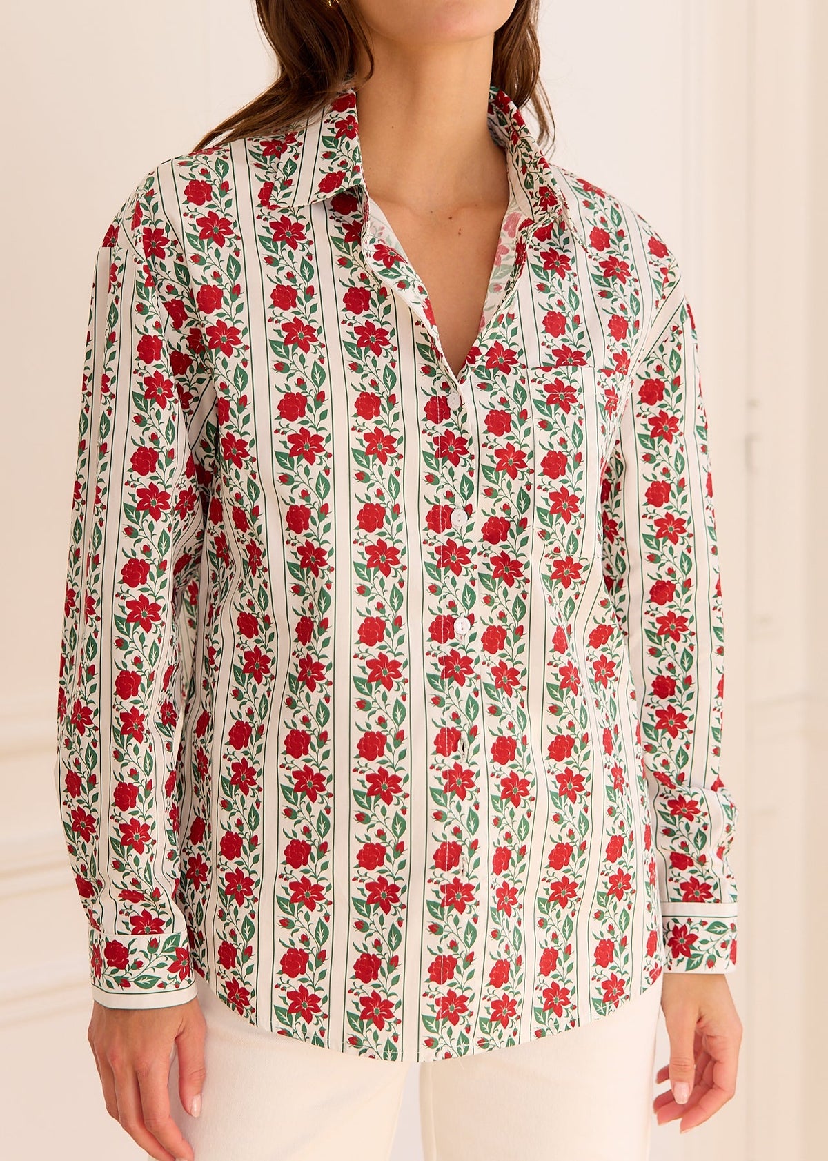 Chemise crème à fleurs rouges et vertes