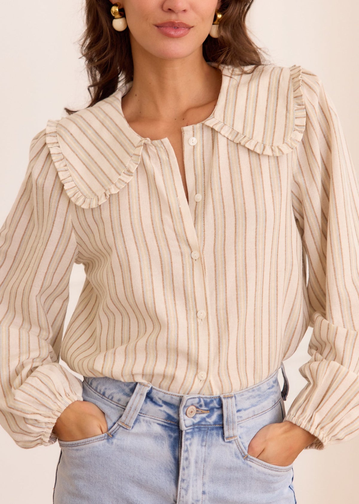 Blouse beige rayée col Claudine volanté