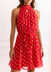 Robe rouge à pois blancs