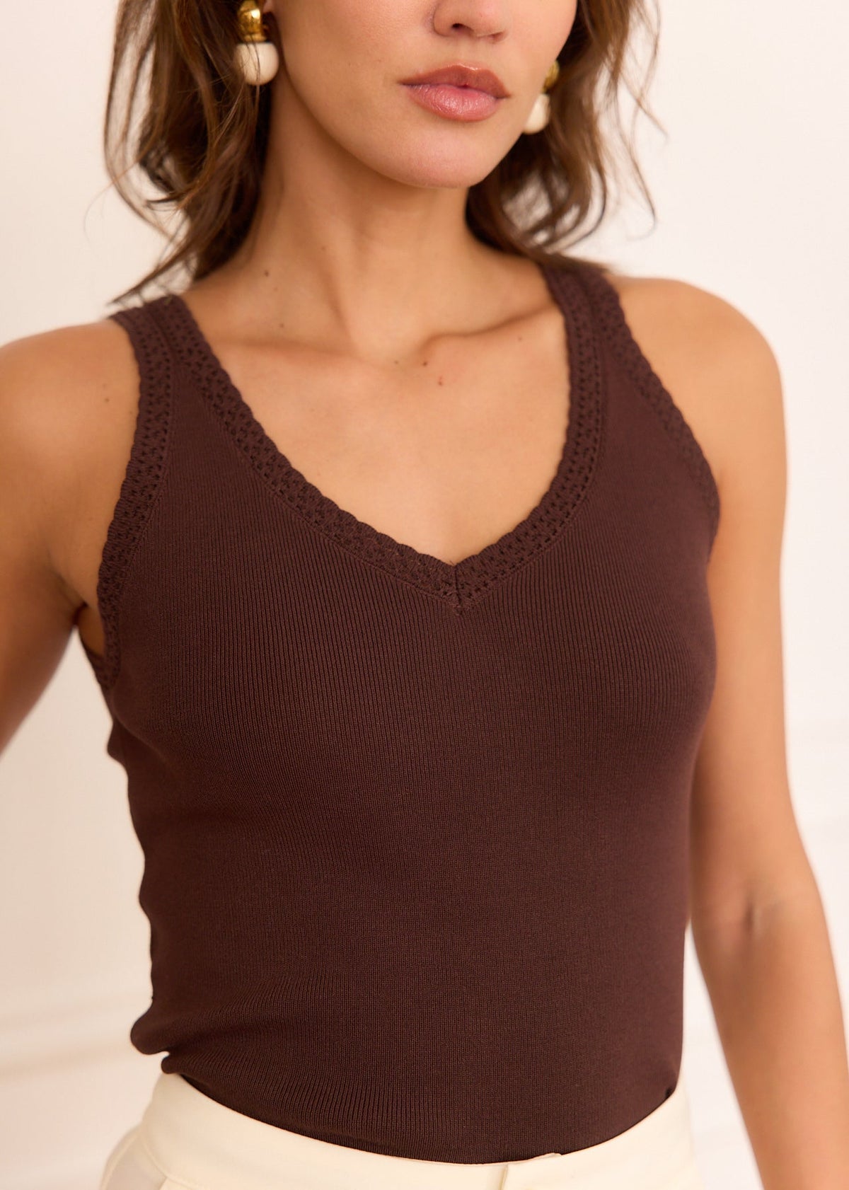 Débardeur maille marron — vue portée de face