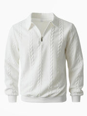 Pull torsadé à col zippé blanc — pièce isolée, vue de face