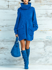 Robe courte bleue à manches longues et poches, vue de face.