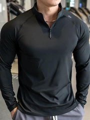 T-shirt sport à demi-zip noir — gros plan du buste et du col zippé