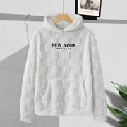 Sweat capuche damier crème — pièce isolée sur cintre, face, inscription « NEW YORK »