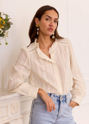Chemise beige multi-broderies col épaules