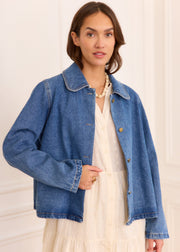 Veste denim col Claudine — vue portée de trois-quarts, plan moyen
