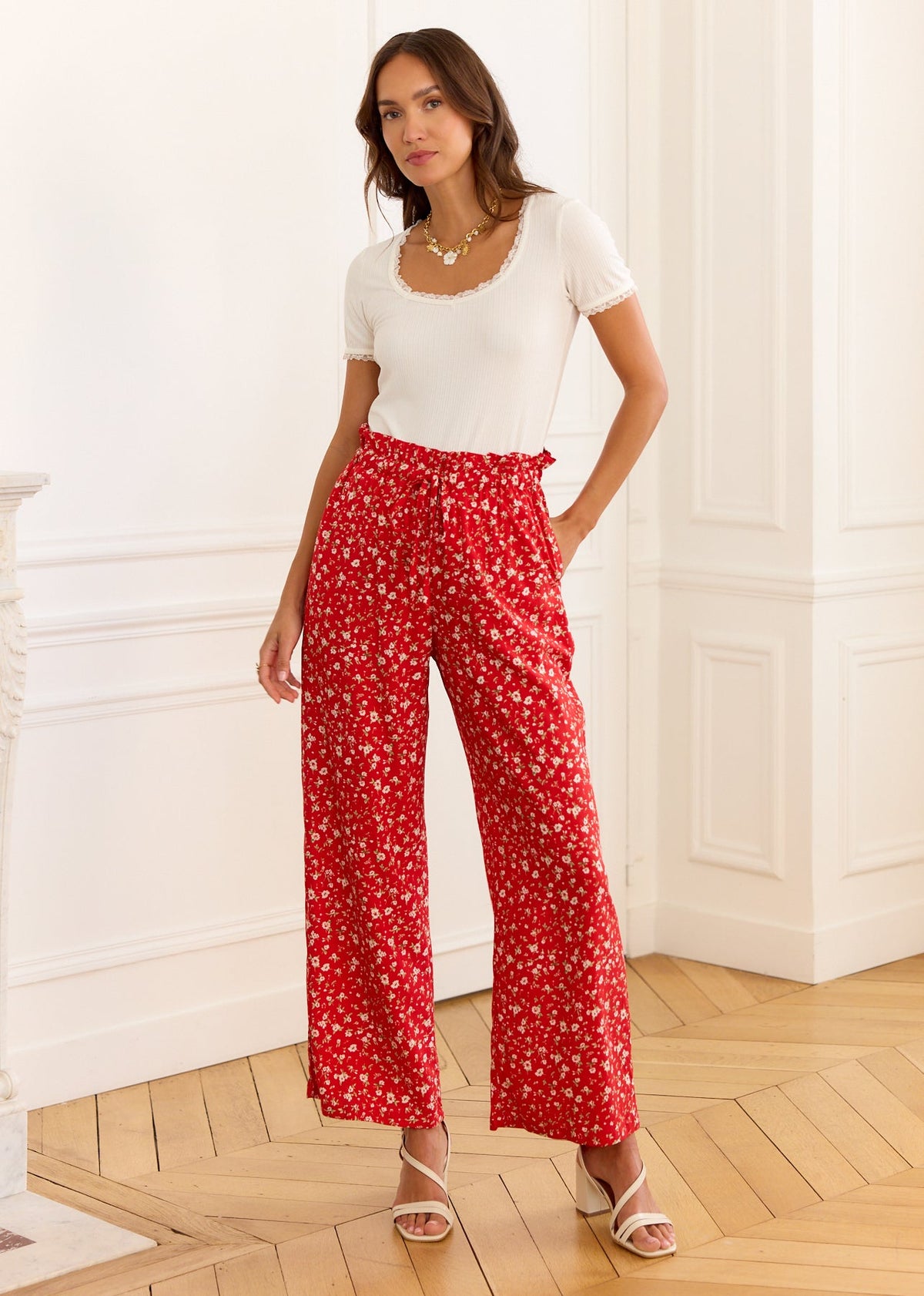 Pantalon fleuri rouge fluide