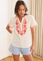 Blouse écrue motifs rouge brodée