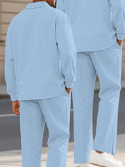 Ensemble polo texturé pantalon cordon bleu clair — vue portée en pied, de dos