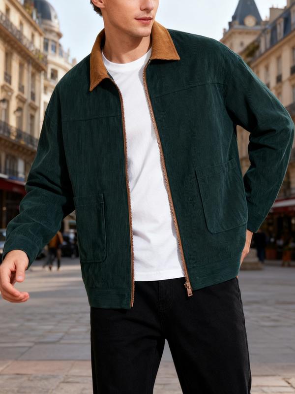 Homme portant une veste vert foncé texturée, ouverte de face, à col marron et poches plaquées.