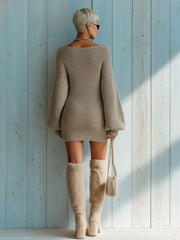 Robe-pull marron clair col carré beige — vue portée en pied, de dos