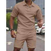 Ensemble manches courtes beige — vue portée de face, en extérieur