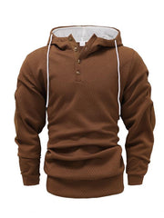 Sweat marron à capuche et col boutonné, vue de face.
