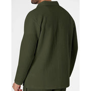 Ensemble chemise et pantalon vert olive — vue portée de dos