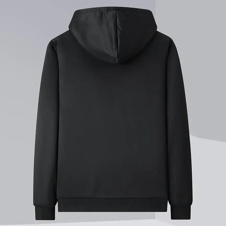 Blouson noir à capuche, vu de dos.