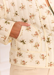 Veste matelassée beige à fleurs, détail de la poche