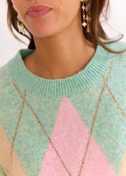 Pull vert rose Hugo — gros plan du col côtelé