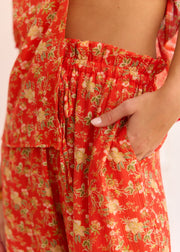 Pantalon rouge fleuri fluide