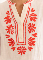 Blouse écrue motifs rouge brodée