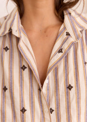 Chemise beige rayée