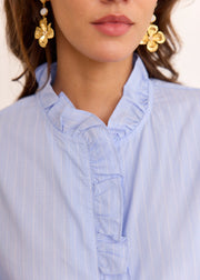 Blouse bleue rayée col volanté