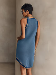 Robe mini bleue à blocs — vue portée en pied, de dos, dos nageur