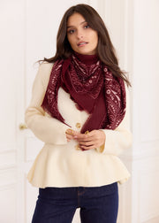 Écharpe bandana bordeaux — détail. Soniel Paris.