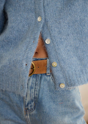 Gilet laine col rond boutons nacrés — détail des boutons nacrés