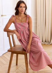 Robe à carreaux rouges