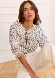 Blouse blanche fleurie bleue lien col