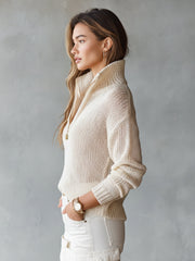 Pull ample à col camionneur beige — vue portée de profil