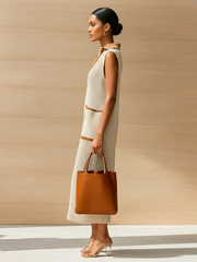 Robe maxi beige à blocs — vue portée en pied, de profil